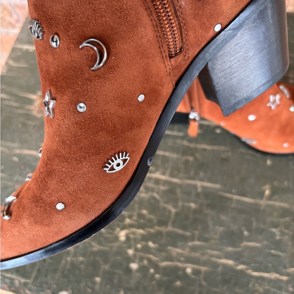 Rebecca Minkoff Lizzie Suede Booties Sz 6 Studded Moon Stars Brown Almond - Picture 10 of 13